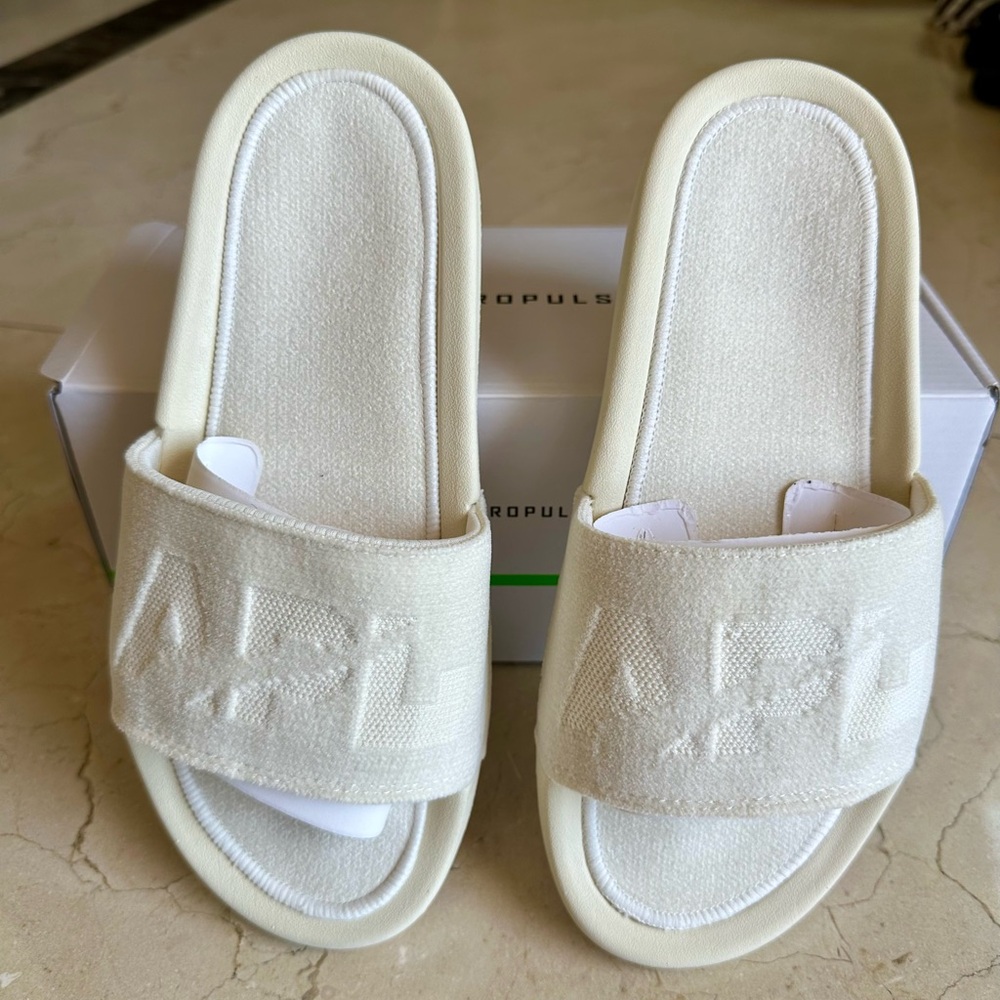 APL TechLoom Velvet Sandals. Size 7. New with Box.